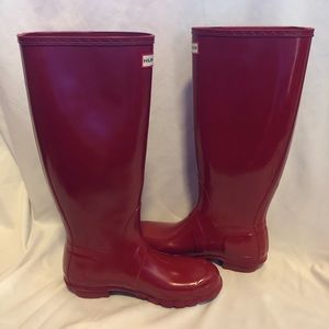 Hunter Tall Gloss Rain Boots: Military Red